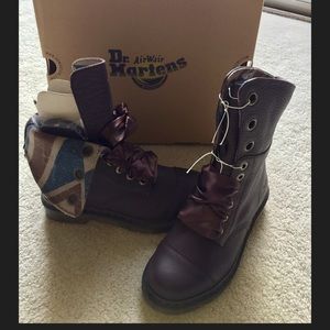 NWT Dr. Martens airWair Aimilie hi-boot Oxblood BN